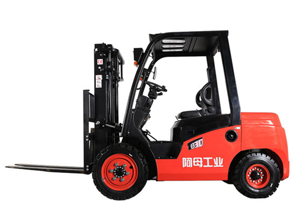 常平中力電動(dòng)叉車,2.0-3.5噸T8進(jìn)口發(fā)動(dòng)機(jī)內(nèi)燃叉車